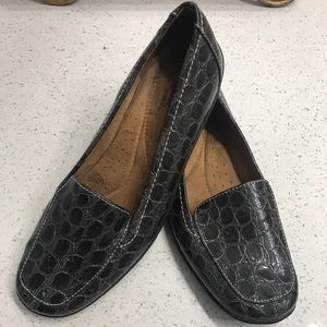 Alligator print charcoal loafers